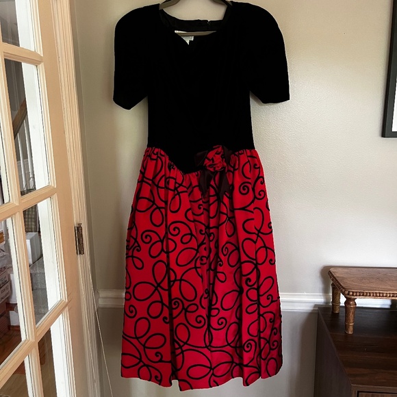 GUNNE SAX 80s Black Velvet and Red Floral Silk Taffeta Prom Dress - Picture 1 of 8